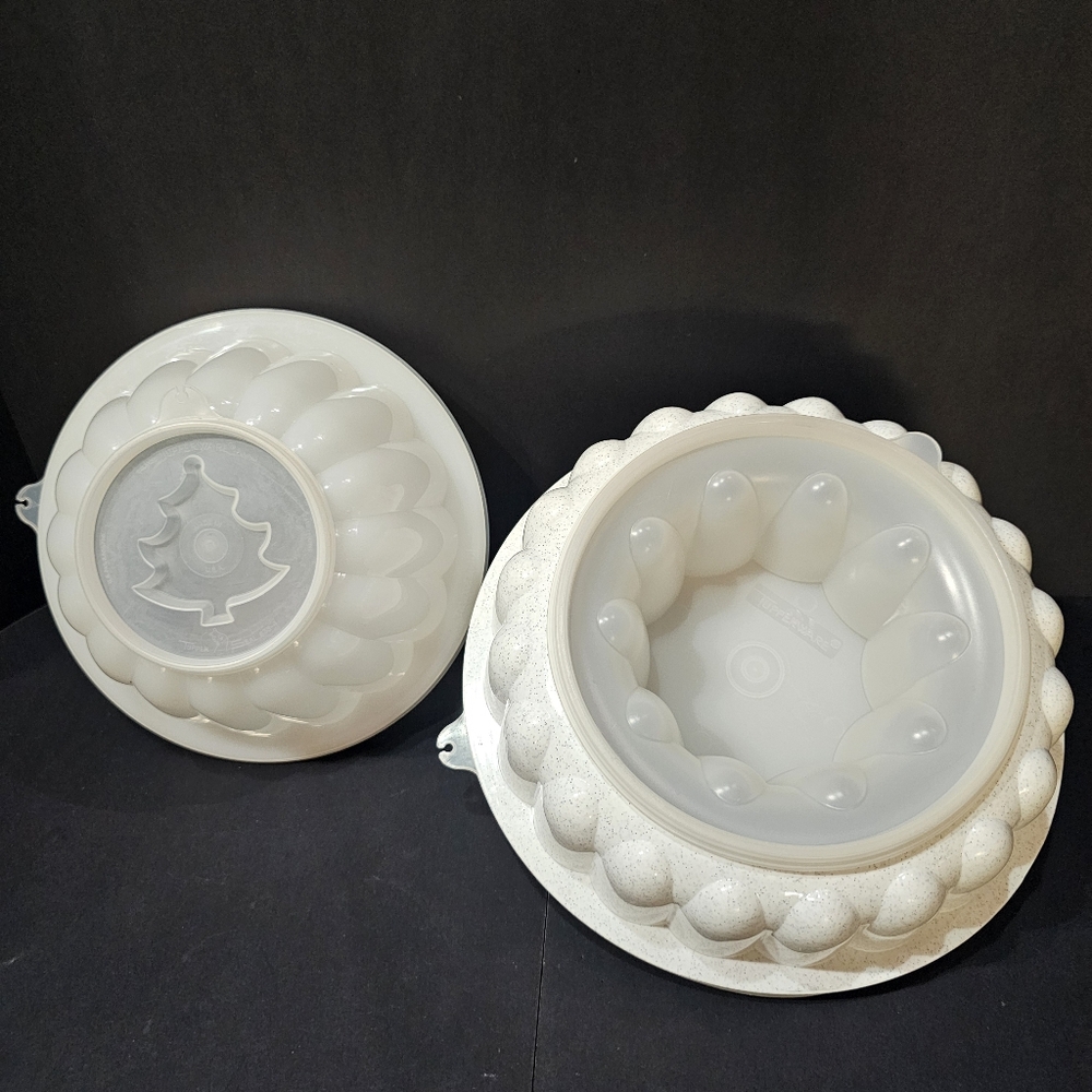 Tupperware Jello Molds Set Of 2 Gray Speckle Mold w/Lid & White Mold w/Tree EUC